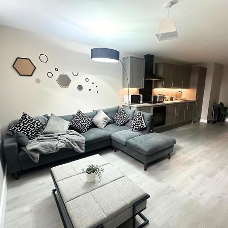 Hanley, Stoke - Modern Spacious Apartments By Polkastays ภายนอก รูปภาพ