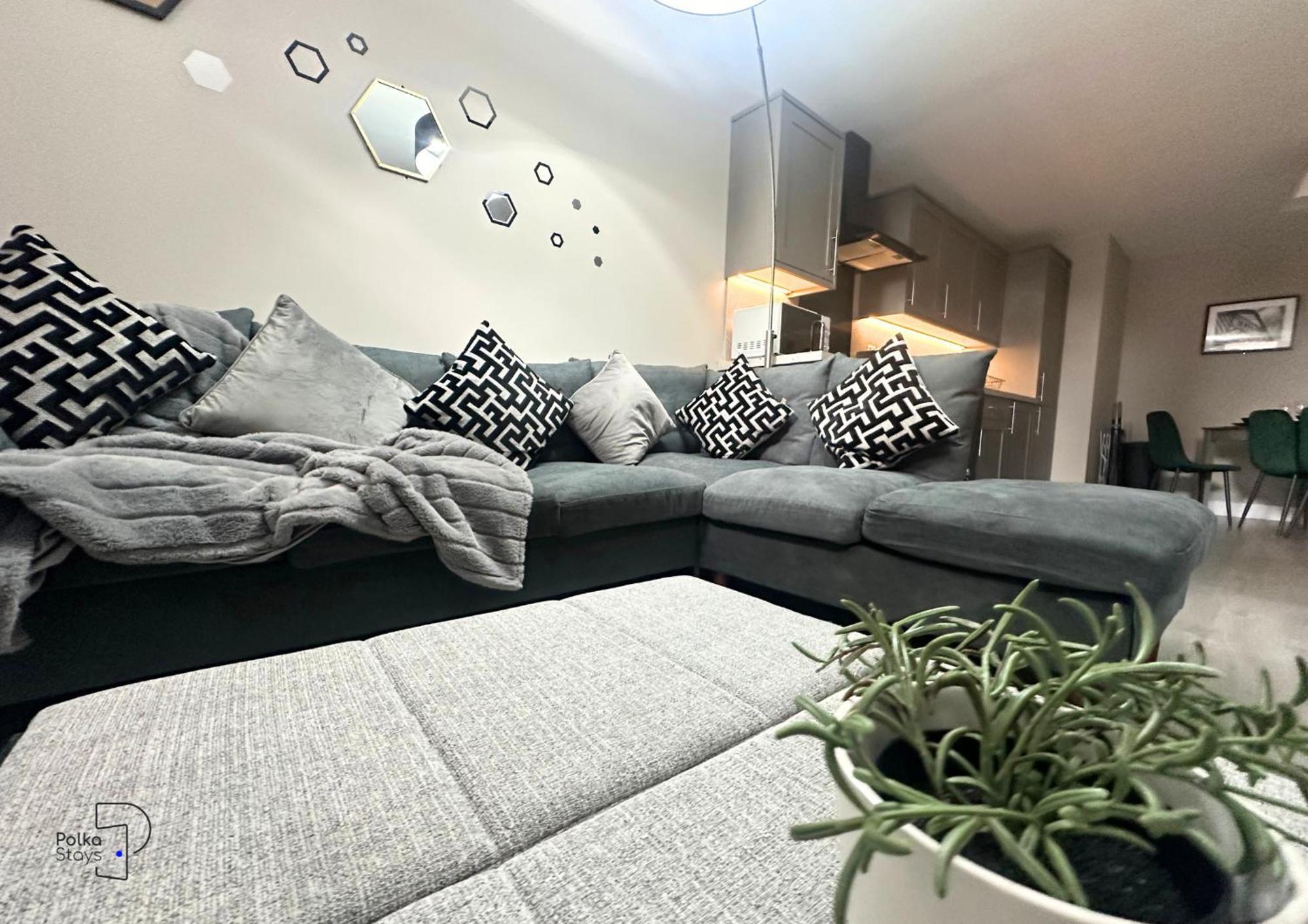Hanley, Stoke - Modern Spacious Apartments By Polkastays ภายนอก รูปภาพ