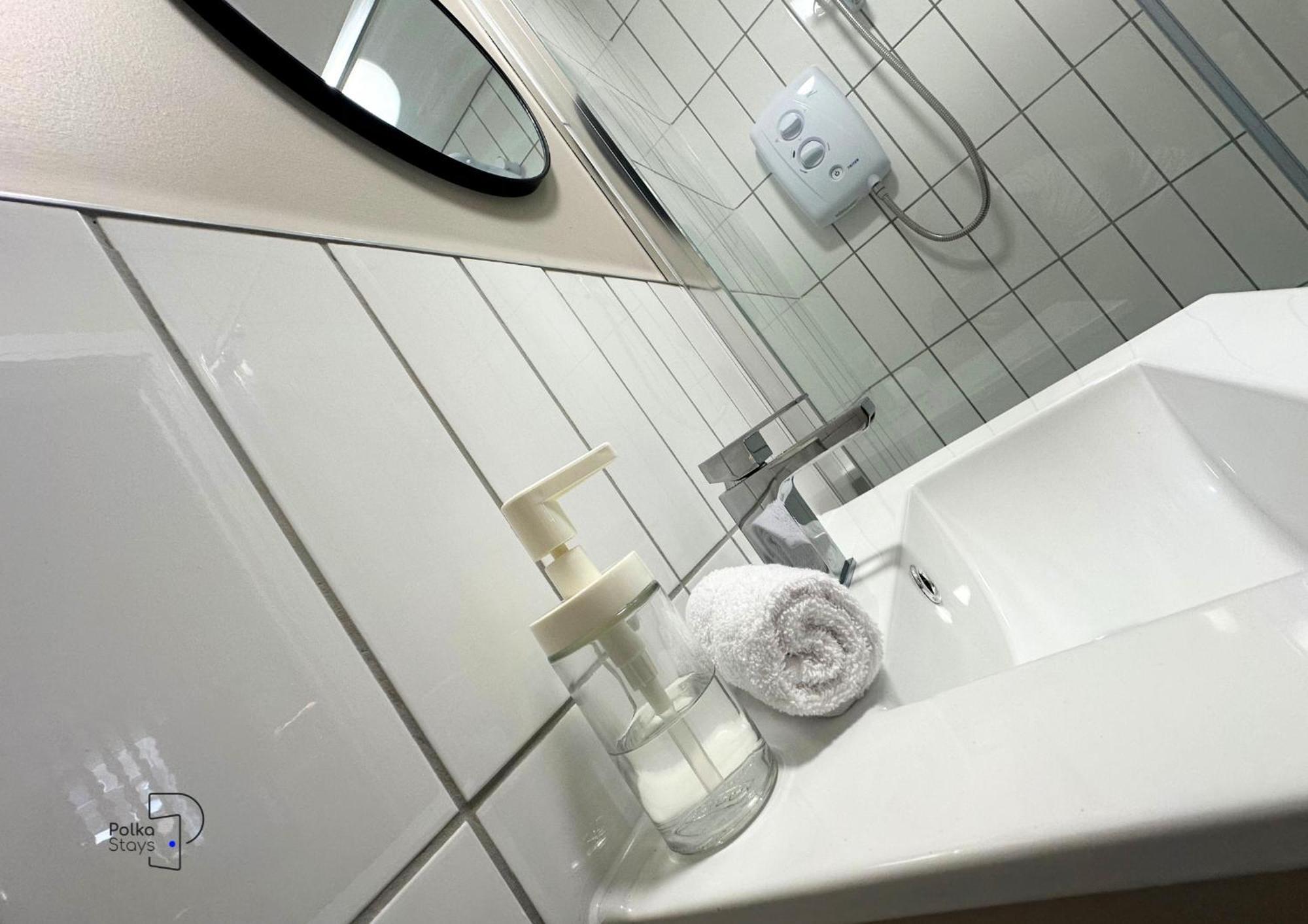 Hanley, Stoke - Modern Spacious Apartments By Polkastays ภายนอก รูปภาพ